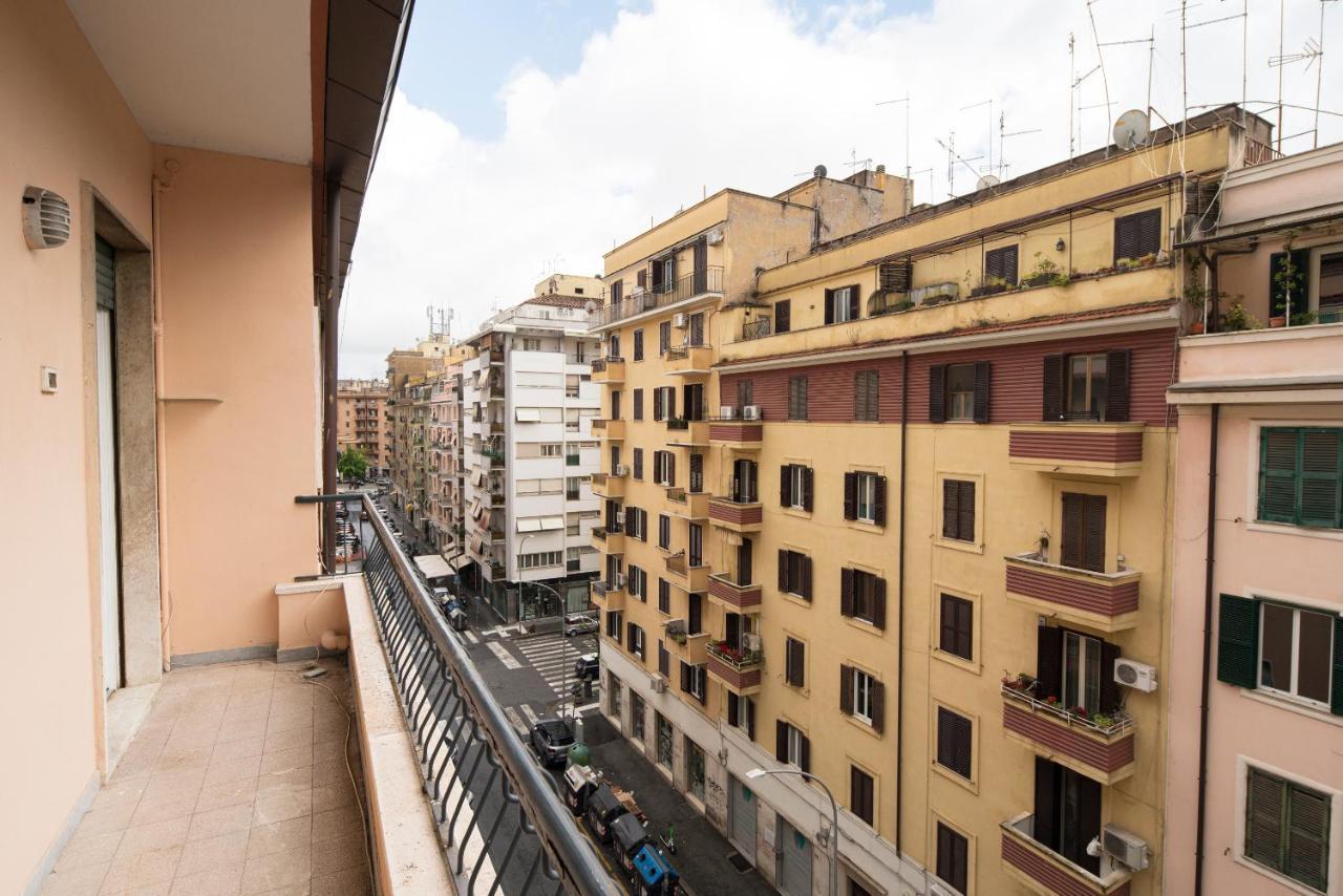 Mr. Brown - Camillo Apartment